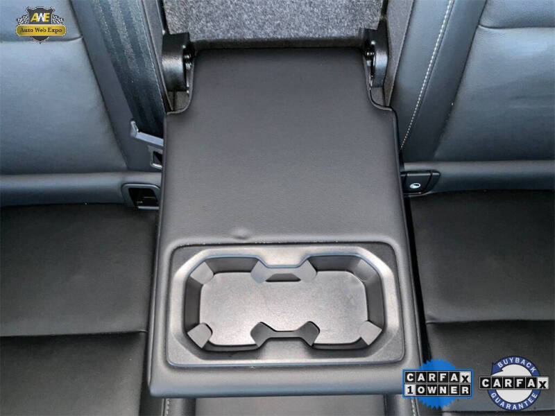 2024 Volvo XC40 B5 Plus Dark Theme