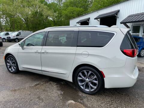 2017 Chrysler Pacifica for sale at Monroe Auto's, LLC in Parsons TN