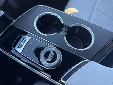 2024 Cadillac LYRIQ Luxury 1