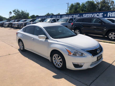 2015 Nissan Altima for sale at MR B Motor Co in Brownsville TX