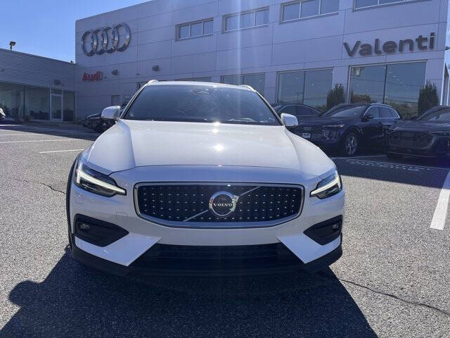 2024 Volvo V60 Cross Country B5 Plus