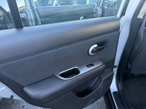 2009 Nissan Versa 1.8 S