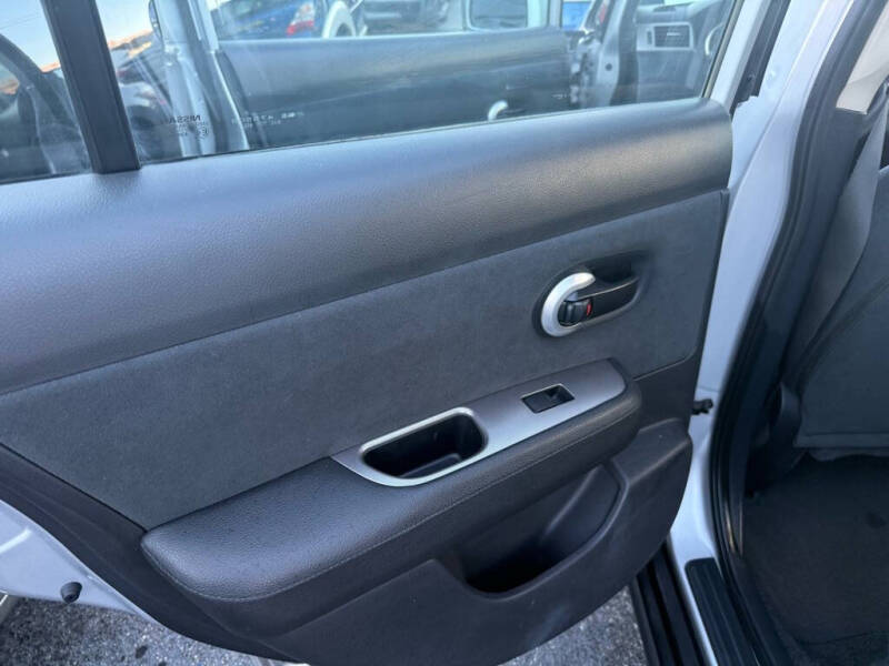 2009 Nissan Versa 1.8 S