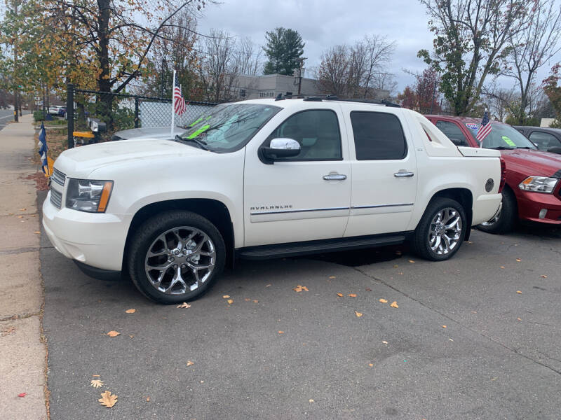 2012 Chevrolet Avalanche for sale at CAR CORNER RETAIL SALES in Manchester CT