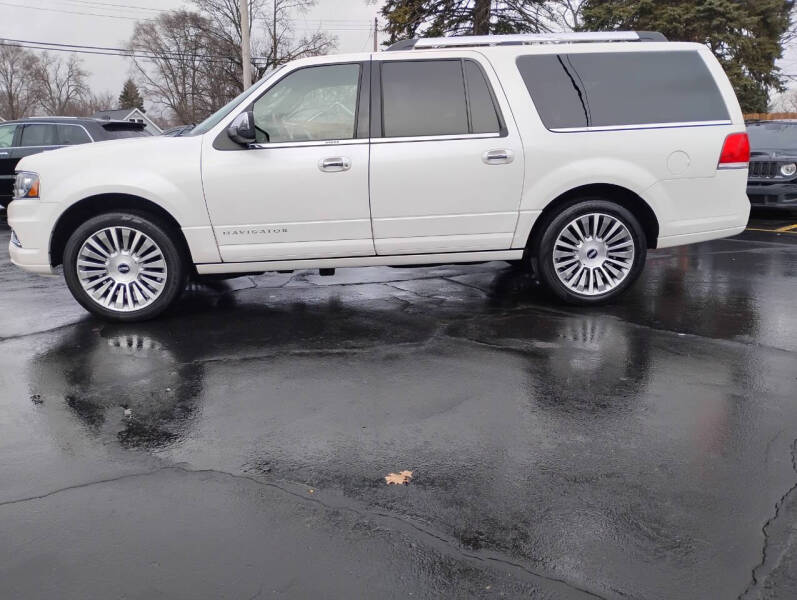 2017 Lincoln Navigator L for sale at Select Auto Group in Wyoming MI