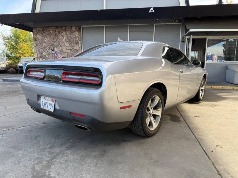 2015 Dodge Challenger SXT
