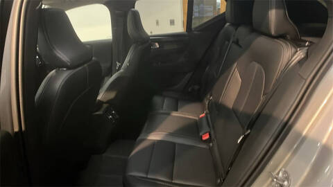 2025 Volvo XC40 B5 Plus Dark Theme