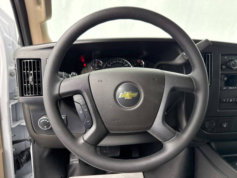 2025 Chevrolet Express 2500