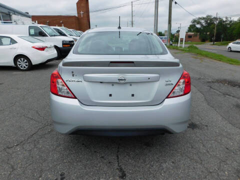 2018 Nissan Versa SV