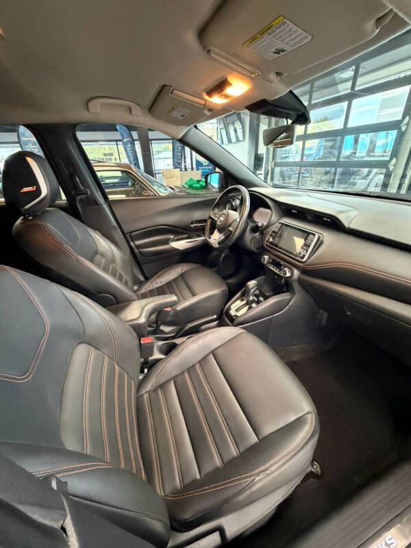 2020 Nissan Kicks SR