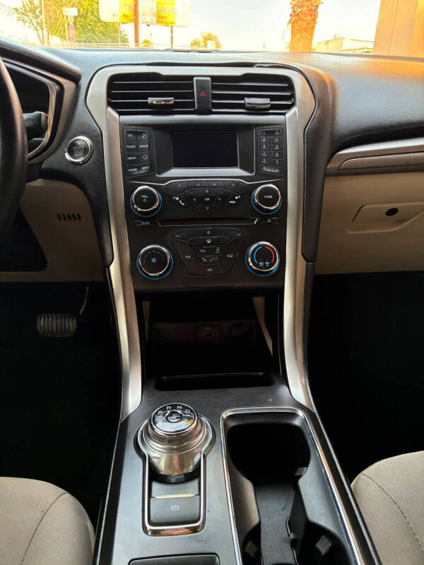 2017 Ford Fusion SE