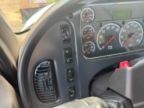 2019 Freightliner M2 106