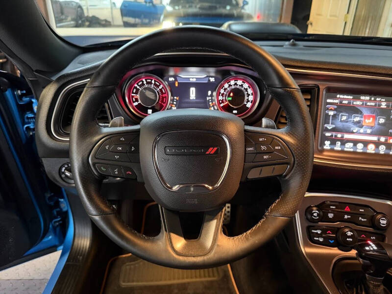 2016 Dodge Challenger 392 HEMI Scat Pack Shaker