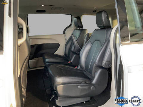 2024 Chrysler Pacifica Plug-In Hybrid Select