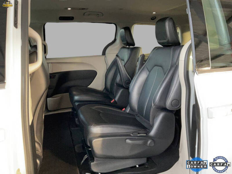 2024 Chrysler Pacifica Plug-In Hybrid Select
