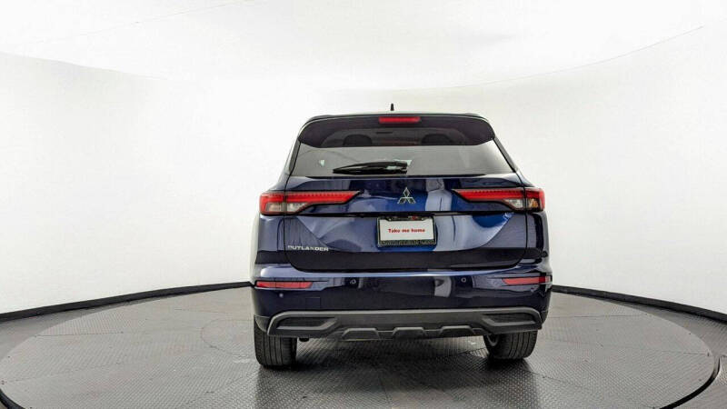 2024 Mitsubishi Outlander SE