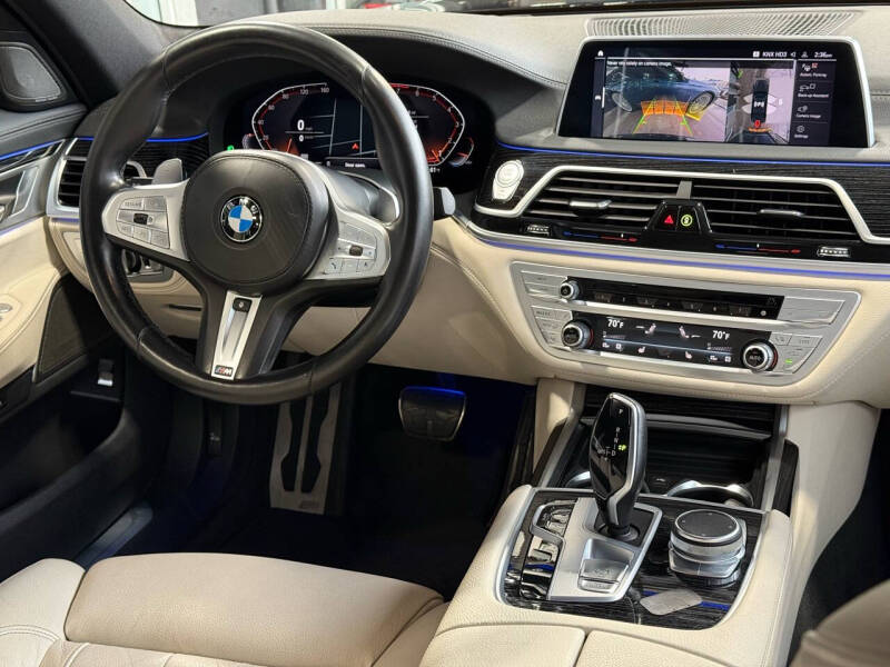 2022 BMW 7 Series 740i photo 21