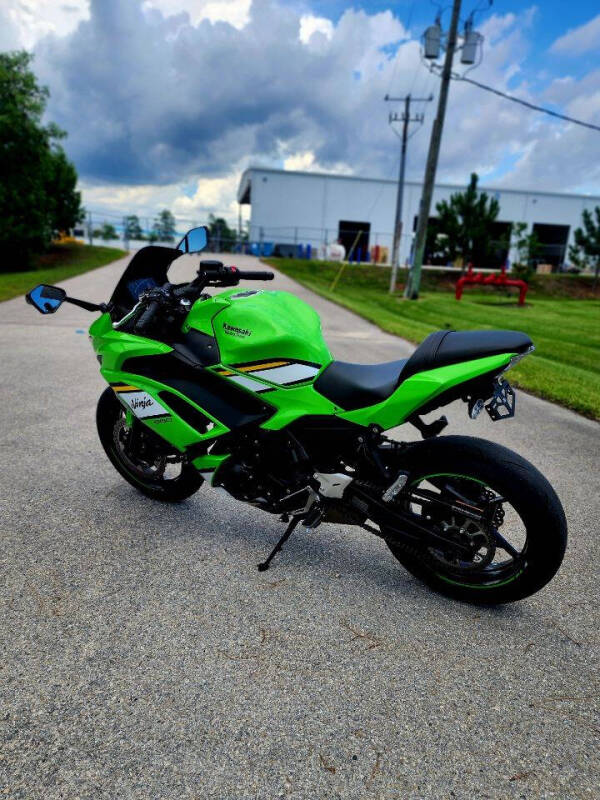 2025 Kawasaki EX650 ABS