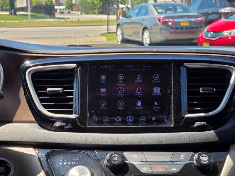 2017 Chrysler Pacifica Touring-L