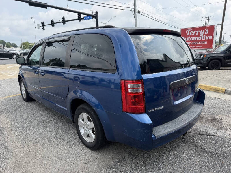2010 Dodge Grand Caravan Hero