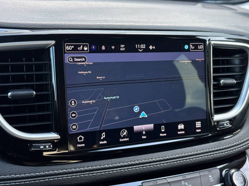 2024 Chrysler Pacifica Plug-In Hybrid Select