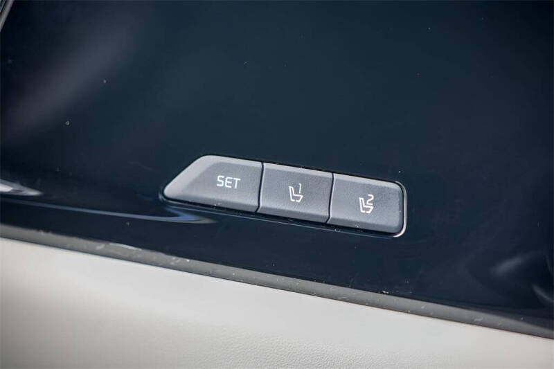 2024 Kia Carnival SX