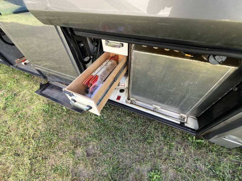 2002 Foretravel GV320 4010