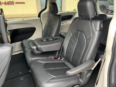 2017 Chrysler Pacifica Touring-L Plus