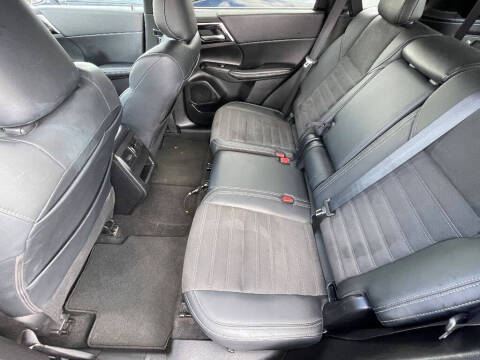 2024 Mitsubishi Outlander SE