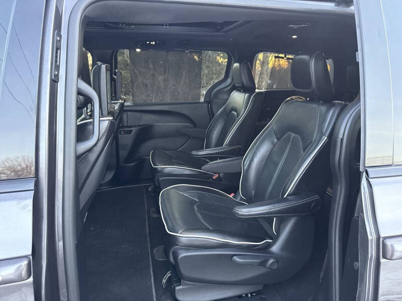 2023 Chrysler Pacifica Plug-In Hybrid Limited