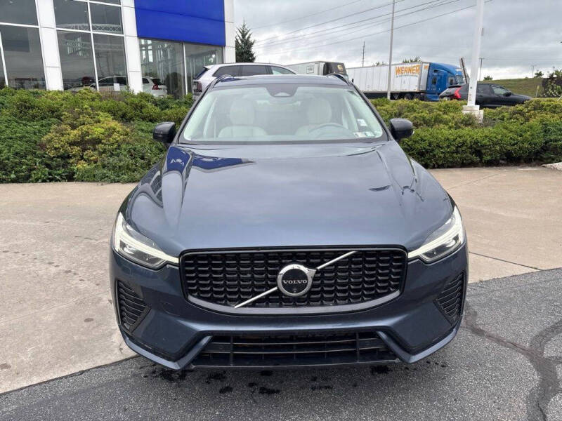 2024 Volvo XC60 B5 Plus Dark Theme