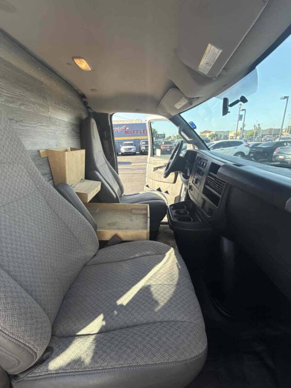 2017 GMC Savana 2500