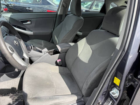 2010 Toyota Prius III