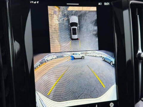 2024 Volvo XC60 B5 Plus Dark Theme