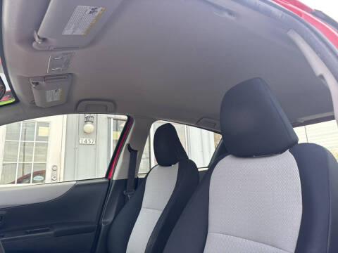 2013 Toyota Yaris 5-Door LE