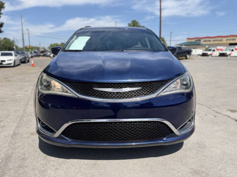 2017 Chrysler Pacifica Touring-L