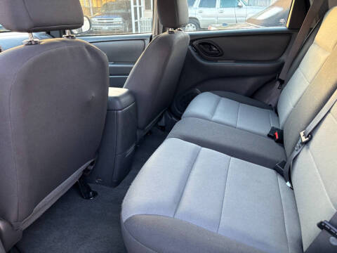 2005 Ford Escape XLS