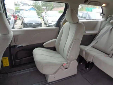 2011 Toyota Sienna Base 7-Passenger