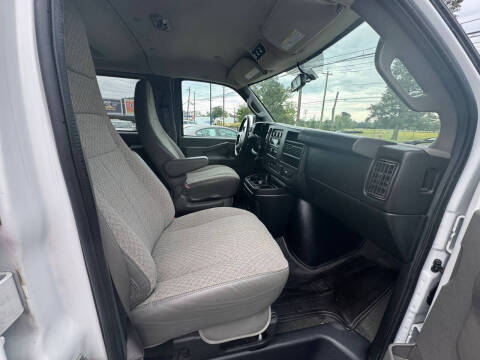 2017 GMC Savana LT 3500