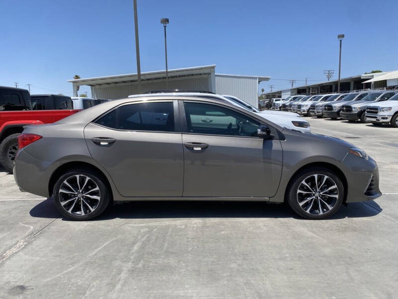 2017 Toyota Corolla SE photo 6