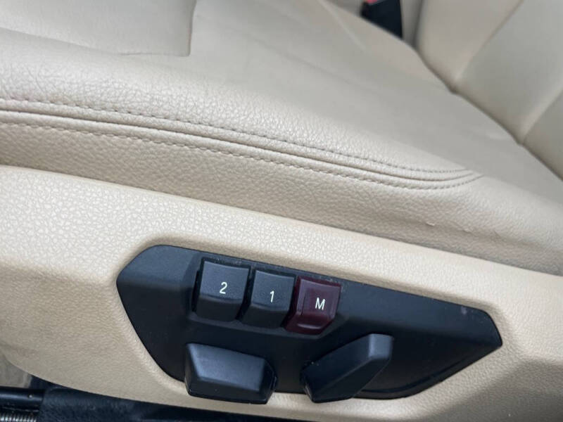 2013 BMW 3 Series 320i