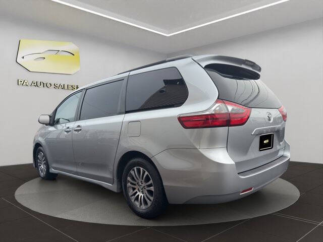 2020 Toyota Sienna XLE Premium 8-Passenger