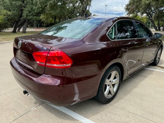 2012 Volkswagen Passat SE photo 11