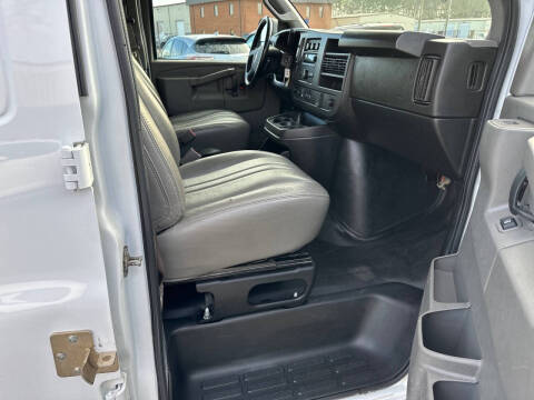 2022 Chevrolet Express 2500