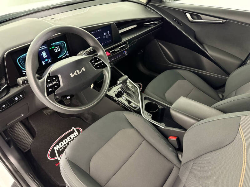 2023 Kia Niro LX