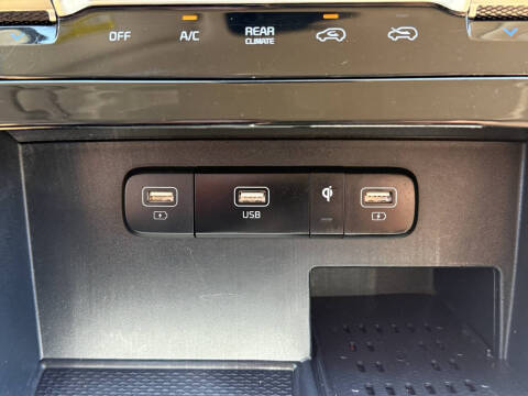2024 Kia Carnival EX