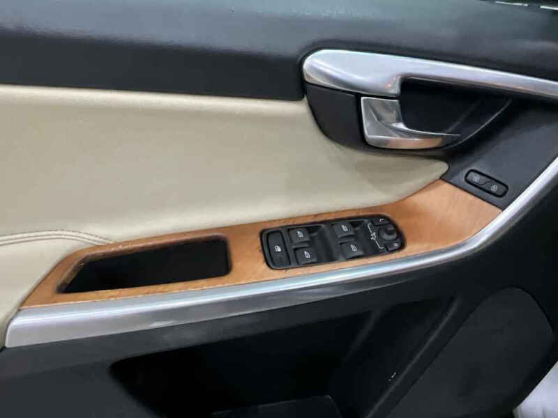 2017 Volvo XC60 T5 Inscription