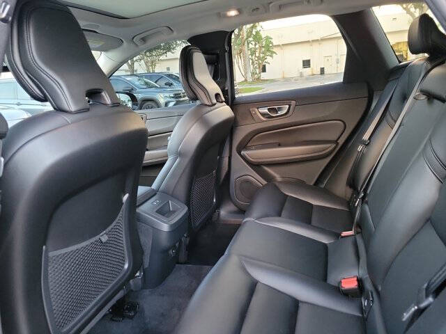 2024 Volvo XC60 B5 Core Dark Theme