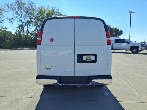 2025 Chevrolet Express 2500