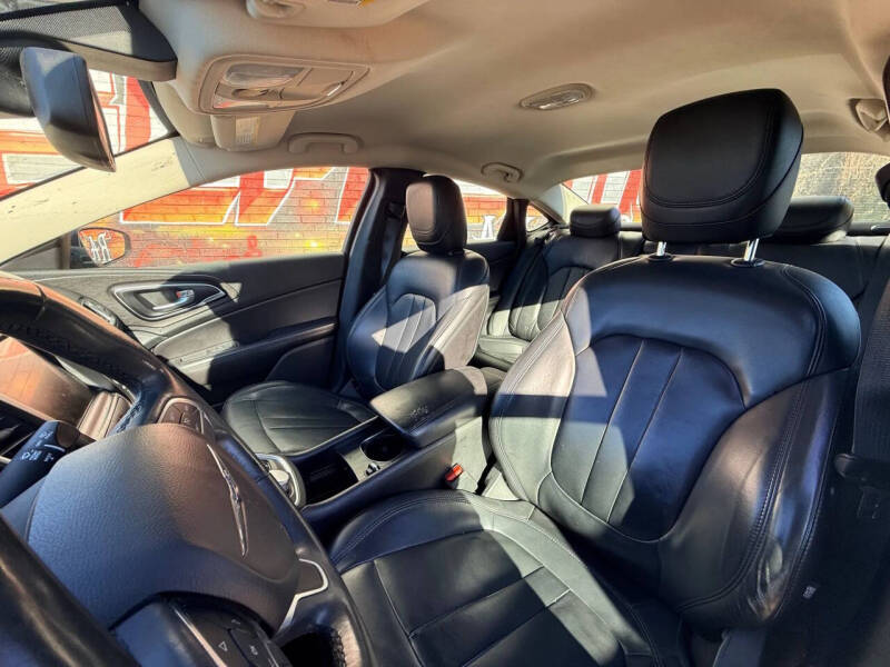 2017 Chrysler 200 Limited Platinum